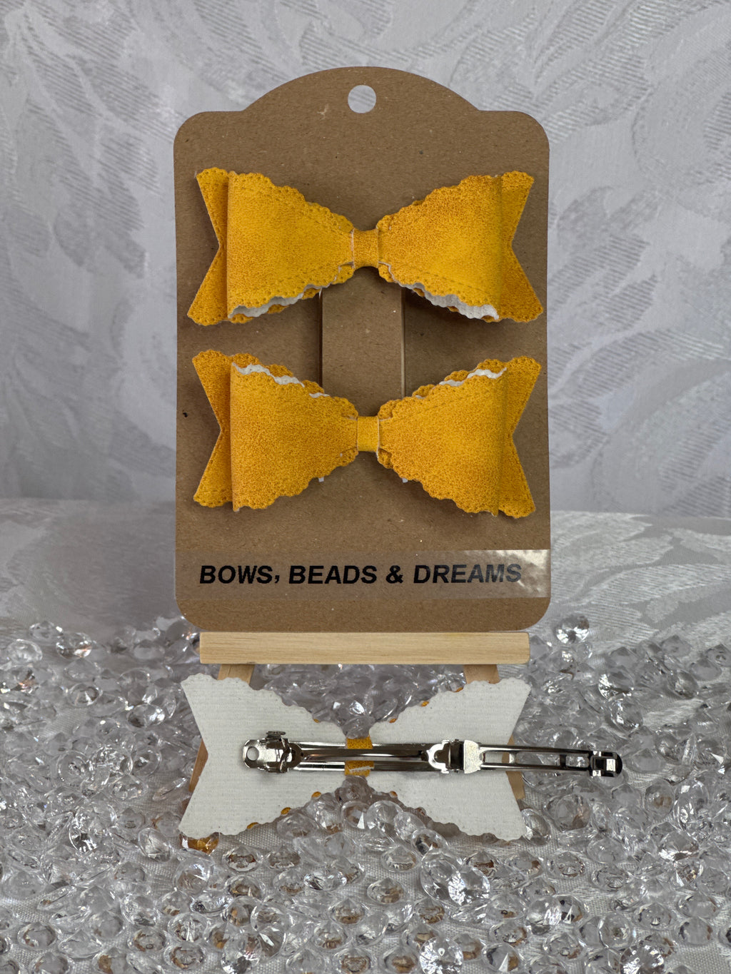 Amarilla Bow