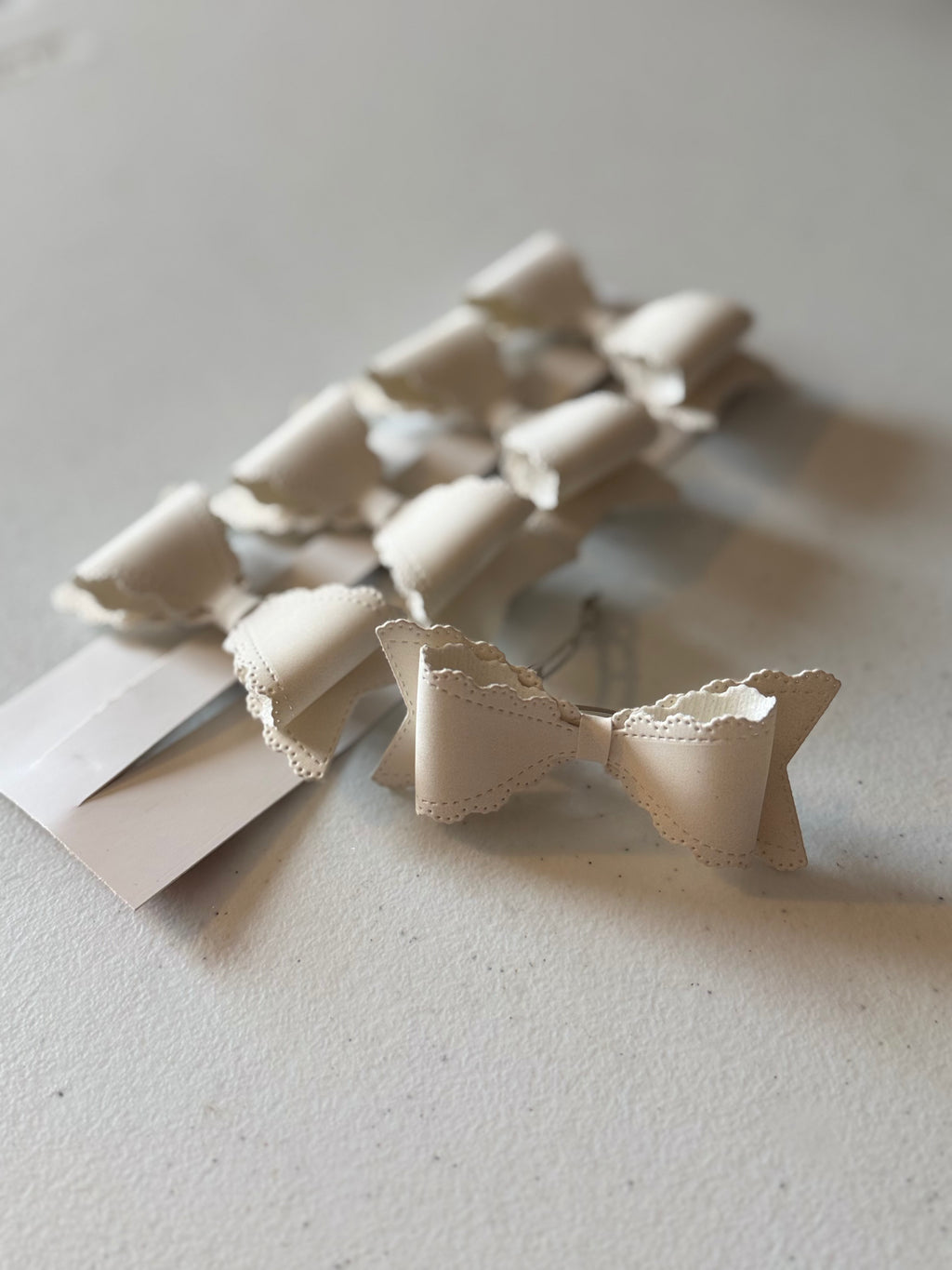 Achromatica Bows