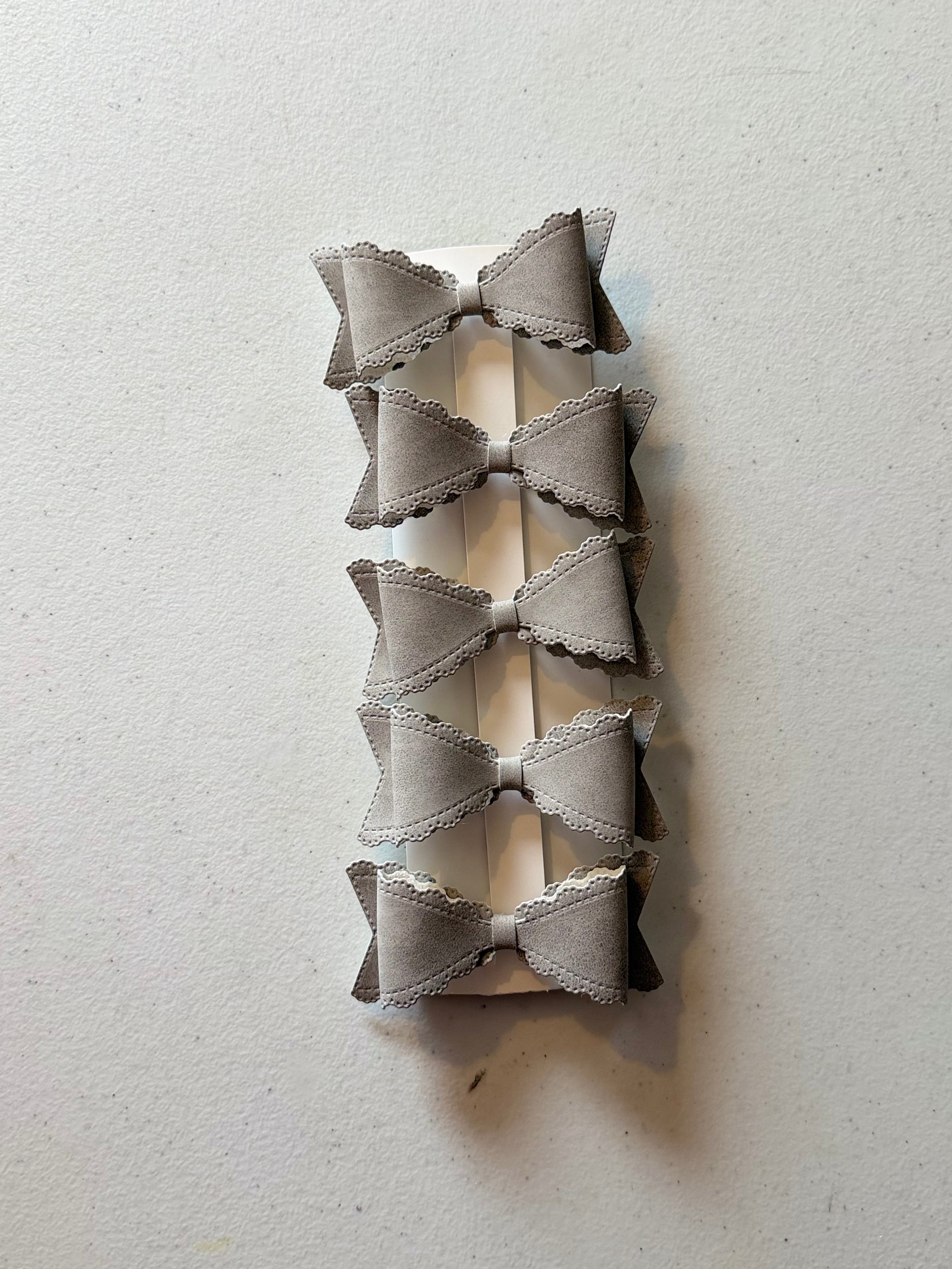 Achromatica Bows